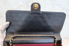 Load image into Gallery viewer, CHANEL Matelasse push lock chain shoulder bag Lambskin Black/Gold hadware Shoulder bag 800080136
