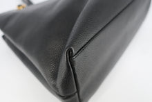 Load image into Gallery viewer, CHANEL CC mark Chain shoulder bag Caviar skin Black/Gold hardware Shoulder bag 800100066

