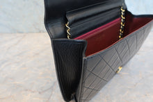 Load image into Gallery viewer, CHANEL Matelasse push lock chain shoulder bag Lambskin Black/Gold hadware Shoulder bag 800080136
