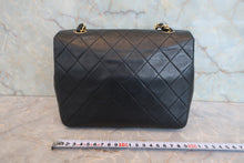 Load image into Gallery viewer, CHANEL Mini Matelasse single flap chain shoulder bag Lambskin Black/Gold hadware Shoulder bag 800030023
