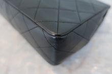 Load image into Gallery viewer, CHANEL Mini Matelasse single flap chain shoulder bag Lambskin Black/Gold hadware Shoulder bag 800030023
