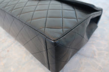 Load image into Gallery viewer, CHANEL Big Matelasse chain single flap chain shoulder bag Lambskin Black/Gold hadware Shoulder bag 700090228
