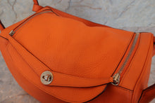 画像をギャラリービューアに読み込む, HERMES／エルメス リンディ34 トリヨンクレマンス オレンジ □L刻印 ショルダーバッグ 700060003
