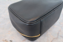 将图片加载到图库查看器，CHANEL/香奈儿 经典双C 化妆包 荔枝皮 Black/Gold hadware(黑色/金色金属) 化妆包 800040041
