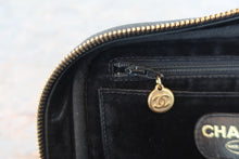 将图片加载到图库查看器，CHANEL/香奈儿 经典双C 化妆包 荔枝皮 Black/Gold hadware(黑色/金色金属) 化妆包 800040041
