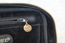 将图片加载到图库查看器，CHANEL/香奈儿 经典双C 化妆包 荔枝皮 Black/Gold hadware(黑色/金色金属) 化妆包 800040041
