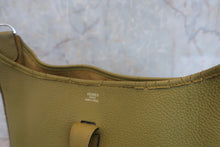 Load image into Gallery viewer, HERMES  EVELYNE 2GM Clemence leather Anise green □H Engraving Shoulder bag 800080117
