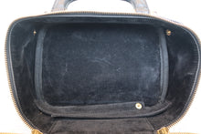 将图片加载到图库查看器，CHANEL/香奈儿 经典双C 化妆包 荔枝皮 Black/Gold hadware(黑色/金色金属) 化妆包 800040041
