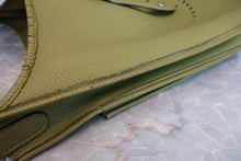 Load image into Gallery viewer, HERMES  EVELYNE 2GM Clemence leather Anise green □H Engraving Shoulder bag 800080117
