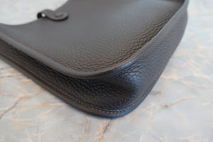 HERMES／エルメス エブリンTPM トリヨンクレマンス カフェ Z刻印 ショルダーバッグ 700060047