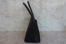 Load image into Gallery viewer, CHANEL Medallion Tote Caviar skin Black/Gold hadware Tote bag 800080025
