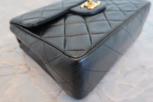 Load image into Gallery viewer, CHANEL Mini Matelasse chain single flap chain shoulder bag Lambskin Black/Gold hadware Shoulder bag 700090187
