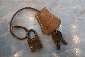 HERMES／エルメス ケリー28 クシュベル ナチュラル ハンドバッグ 700050287