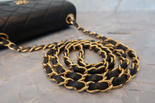 Load image into Gallery viewer, CHANEL Mini Matelasse chain single flap chain shoulder bag Lambskin Black/Gold hadware Shoulder bag 700090187
