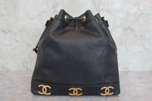 将图片加载到图库查看器，CHANEL/香奈儿 三C 链条包 荔枝皮 Black/Gold hadware(黑色/金色金属) 肩背包 800040029
