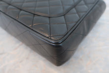 Load image into Gallery viewer, CHANEL Medium Matelasse single flap chain shoulder bag Lambskin Black/Gold hadware Shoulder bag 600060071
