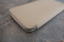 将图片加载到图库查看器，HERMES Azapp Long Silkin Epsom leather/Silk Craie X刻印 Wallet 600060130
