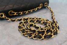 Load image into Gallery viewer, CHANEL Medium Matelasse single flap chain shoulder bag Lambskin Black/Gold hadware Shoulder bag 600060071
