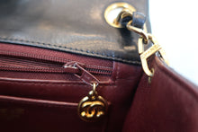 Load image into Gallery viewer, CHANEL Mini Matelasse chain single flap chain shoulder bag Lambskin Black/Gold hadware Shoulder bag 700090187
