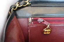 Load image into Gallery viewer, CHANEL Matelasse push lock chain shoulder bag Lambskin Black/Gold Hardware Shoulder bag 800080173
