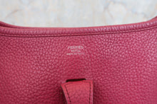画像をギャラリービューアに読み込む, HERMES／エルメス エブリン3ＰＭ トリヨンクレマンス ルビー □N刻印 ショルダーバッグ 800040036
