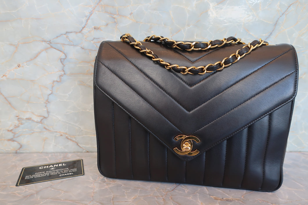CHANEL  V-Stitch chain shoulder bag Lambskin Black/Gold hadware Shoulder bag 700090234
