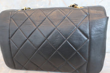 Load image into Gallery viewer, CHANEL Diana matelasse chain shoulder bag Lambskin Black/Gold hadware Shoulder bag 600060041
