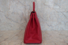 Load image into Gallery viewer, HERMES KELLY 32 Graine Couchevel leather Rouge vif 〇V Engraving Shoulder bag 500060067
