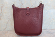 Load image into Gallery viewer, HERMES EVELYNE TPM Clemence leather Bordeaux A Engraving Shoulder bag 600060173
