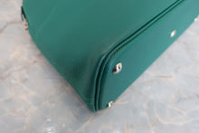 Load image into Gallery viewer, HERMES／BOLIDE 27 Epsom leather Malachite □R Engraving Shoulder bag 60009006
