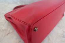 Load image into Gallery viewer, HERMES KELLY 32 Graine Couchevel leather Rouge vif 〇V Engraving Shoulder bag 500060067
