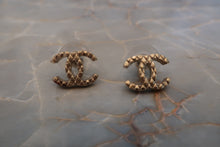Load image into Gallery viewer, CHANEL CC mark earring Gold plate Gold Earring 500100128
