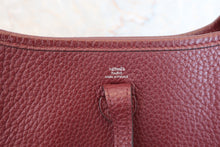 将图片加载到图库查看器，HERMES EVELYNE TPM Clemence leather Bordeaux A刻印 Shoulder bag 600060173
