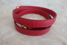 Load image into Gallery viewer, HERMES KELLY 32 Graine Couchevel leather Rouge vif 〇V Engraving Shoulder bag 500060067
