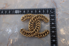 Load image into Gallery viewer, CHANEL CC mark brooch Gold plate Gold Brooch 500100130

