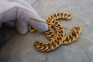 CHANEL CC mark brooch Gold plate Gold Brooch 500100130