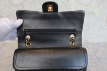 Load image into Gallery viewer, CHANEL Matelasse double Flap Double Chain shoulder bag Lambskin Black/Gold Hardware Shoulder bag 800080248
