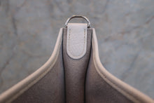 画像をギャラリービューアに読み込む, HERMES／エルメス エブリン2ＰＭ トリヨンクレマンス ホワイト □H刻印 ショルダーバッグ 800010090
