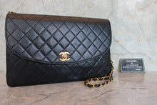 Load image into Gallery viewer, CHANEL Matelasse chain shoulder bag Lambskin Black/Gold hadware Shoulder bag 800080122
