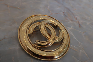 CHANEL CC mark Round brooch Gold plate Gold Brooch 500100129