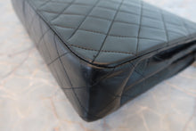 Load image into Gallery viewer, CHANEL Matelasse chain shoulder bag Lambskin Black/Gold hadware Shoulder bag 800080122
