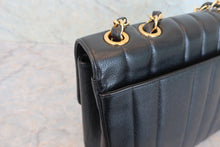 画像をギャラリービューアに読み込む, CHANEL/シャネル マドモアゼルチェーンショルダーバッグ キャビアスキン ブラック/ゴールド金具 ショルダーバッグ 800070120
