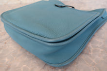 將圖片載入圖庫檢視器 HERMES／エルメス エブリン3ＰＭ トリヨンクレマンス ブルージーン □M刻印 ショルダーバッグ 700050228
