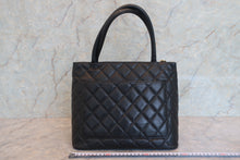 画像をギャラリービューアに読み込む, CHANEL/シャネル 復刻トート キャビアスキン ブラック/ゴールド金具 トートバッグ 800010106
