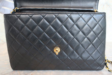 Load image into Gallery viewer, CHANEL Matelasse chain shoulder bag Lambskin Black/Gold hadware Shoulder bag 800080122
