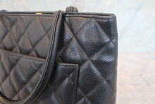 画像をギャラリービューアに読み込む, CHANEL/シャネル 復刻トート キャビアスキン ブラック/ゴールド金具 トートバッグ 800010106
