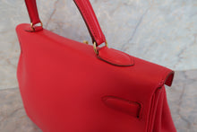 Load image into Gallery viewer, HERMES  KELLY 35 Gulliver leather Vermillon 〇Z Engraving Shoulder bag 700090182
