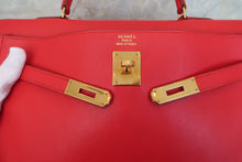 Load image into Gallery viewer, HERMES  KELLY 35 Gulliver leather Vermillon 〇Z Engraving Shoulder bag 700090182
