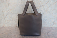 画像をギャラリービューアに読み込む, HERMES／エルメス ピコタンロックＭＭ トリヨンクレマンス エタン A刻印 ハンドバッグ 700120151
