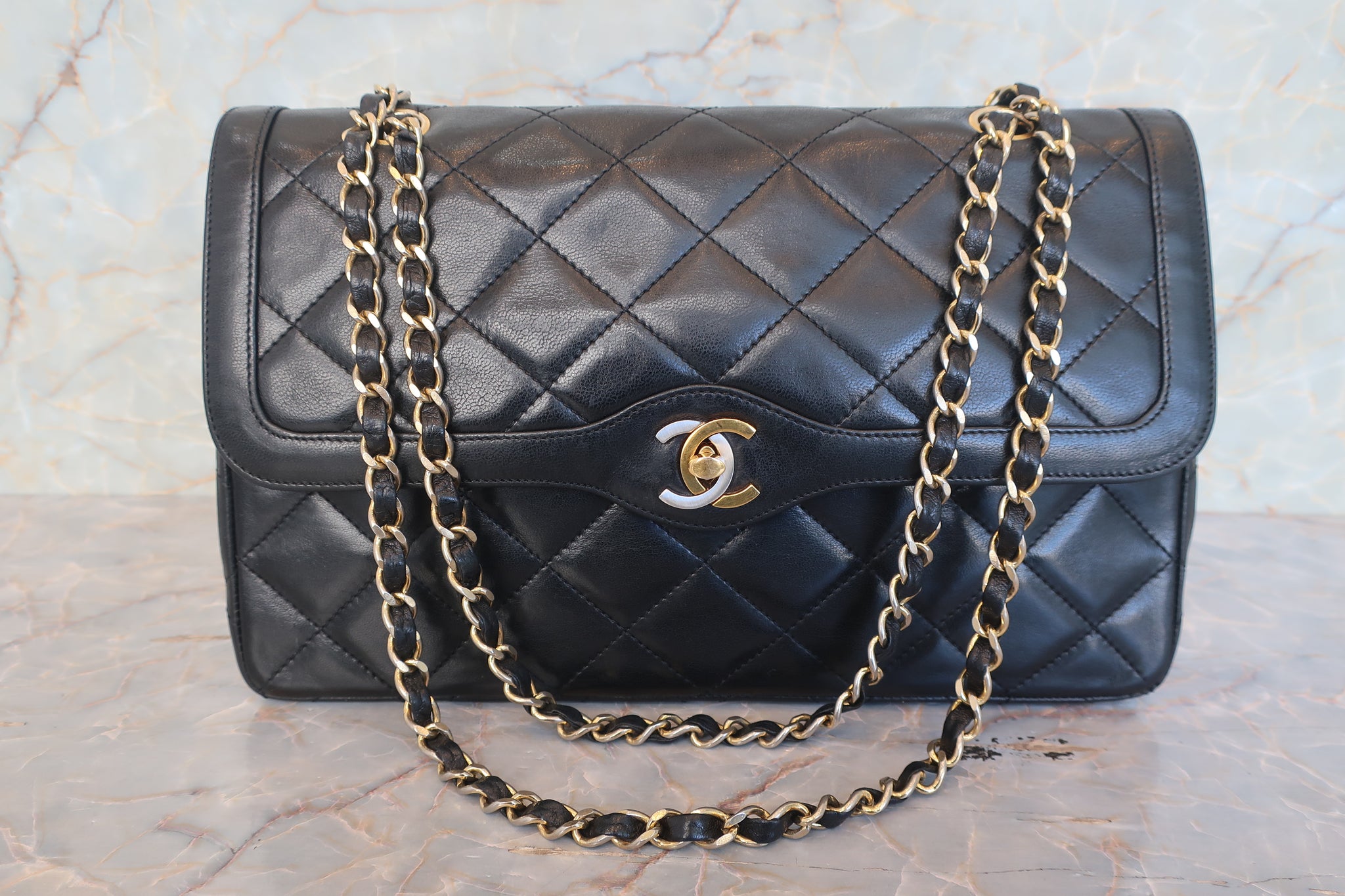 正規品　CHANEL パリ限定　Wフラップ　チェーンショルダー　マトラッセ CHANEL/シャネル パリ限定マトラッセダブルフラップチェーンショルダー